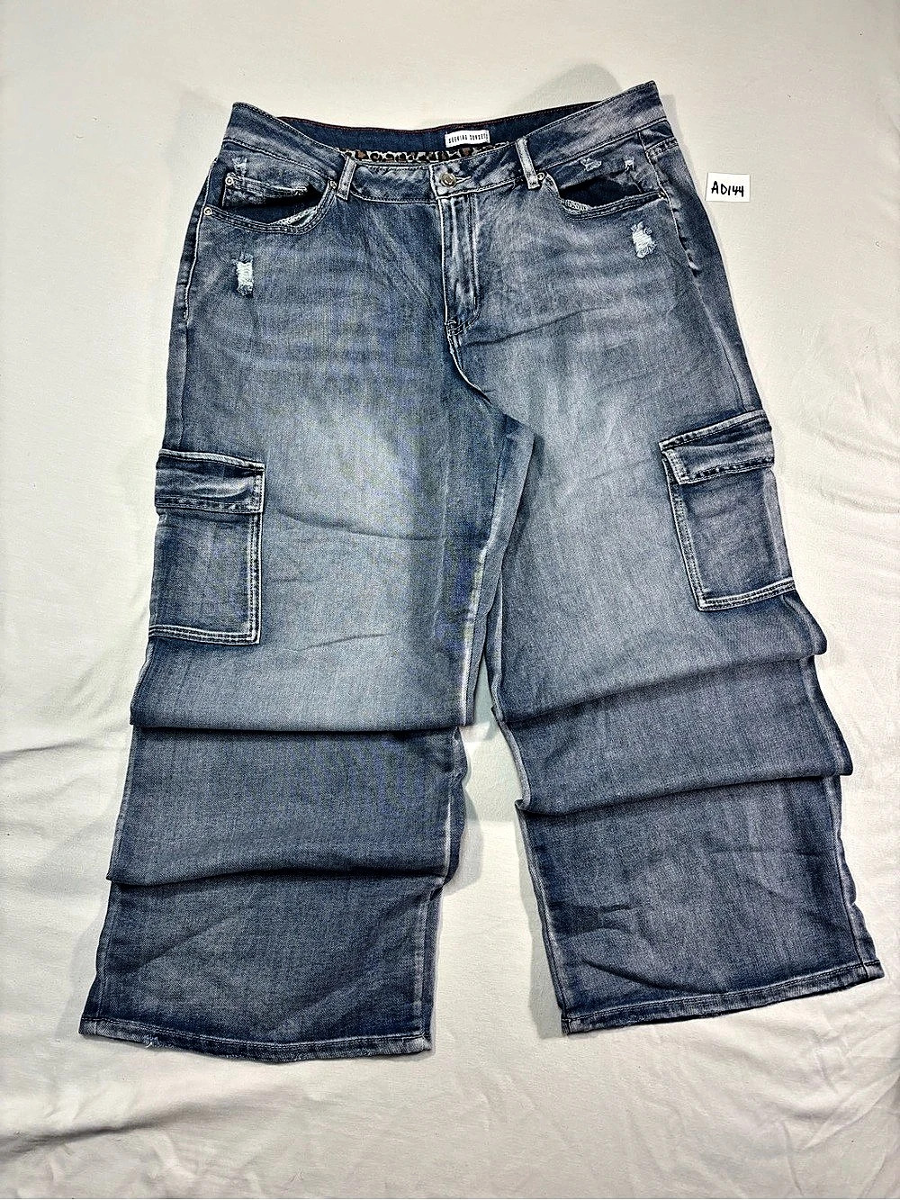 Seeking Sunset Women’s 14W Light Wash Blue Denim Wide-Leg Cargo Jeans Pockets